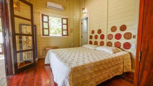 sypialnia z łóżkiem w pokoju w obiekcie villa del sole lagoa w mieście Jijoca de Jericoacoara