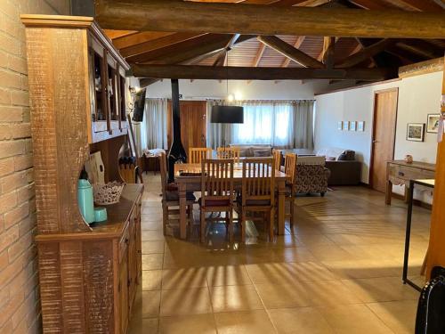a living room with a table and chairs at Pousada OAK Plaza in Monte Verde