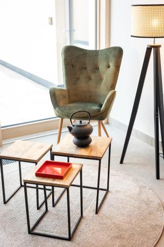 a living room with a chair and a table at DEINHARD's in Bernkastel-Kues