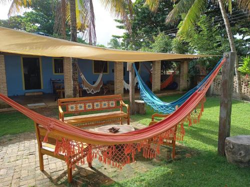 a hammock in the yard of a house at Casa de Praia em Japaratinga-AL in Japaratinga