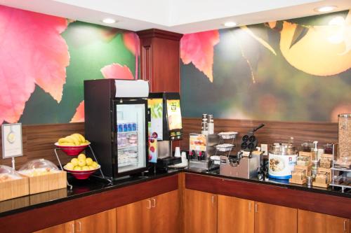 Utensilios para hacer té y café en Comfort Inn & Suites Berea