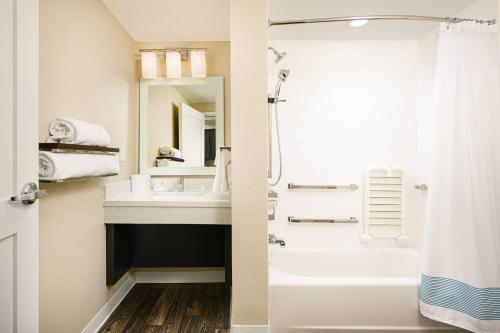 Ванная комната в TownePlace Suites by Marriott Tuscaloosa
