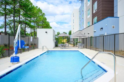 Бассейн в TownePlace Suites by Marriott Tuscaloosa или поблизости