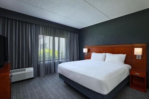 Courtyard by Marriott San Antonio Downtown Image