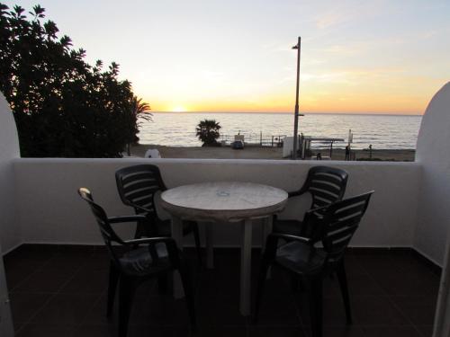 a table and chairs with a view of the ocean at MOJACAR HOME AND BEACH in Mojácar