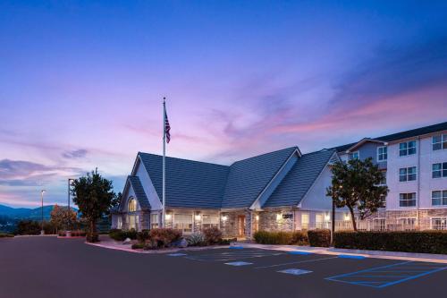 a building with an american flag in a parking lot at Residence Inn San Diego Rancho Bernardo Scripps Poway in Sabre Springs