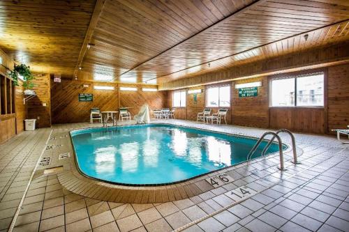 a large swimming pool in a large room at Quality Inn Dubuque on Hwy 20 in Dubuque