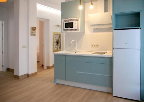 Η κουζίνα ή μικρή κουζίνα στο Apartamentos turísticos La Estación