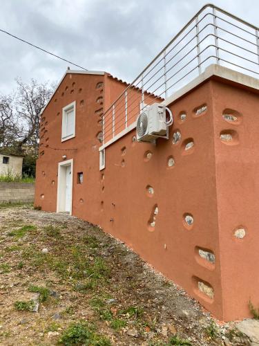 a building with a camera on the side of it at Pulchra Campis,Private Pool,Wifi,Parking in Nerokoúros