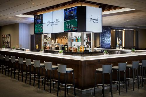 a bar with stools in a hotel room at Los Angeles Airport Marriott in Los Angeles
