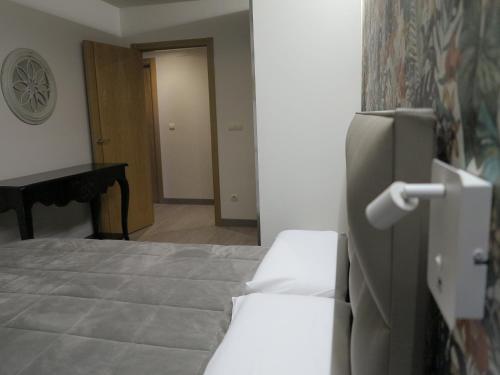 a bedroom with a bed and a piano in a room at Tudela balcón de Bardenas in Tudela