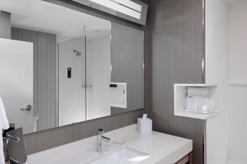 a bathroom with a sink and a mirror at Courtyard Cincinnati Mason in Mason
