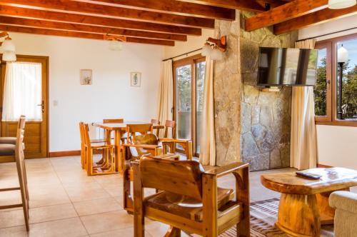 a living room with wooden furniture and a tv at BOG Langreo in Villa La Angostura