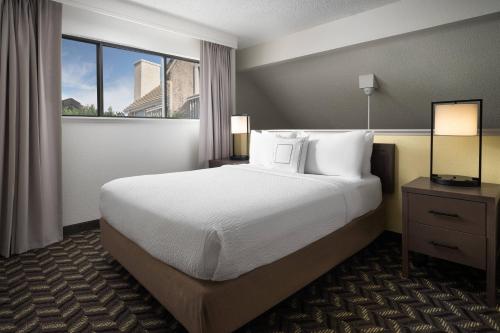 a hotel room with a large bed and a window at Residence Inn Sunnyvale Silicon Valley II in Sunnyvale