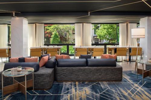 Courtyard by Marriott Washington, DC Dupont Circle Image