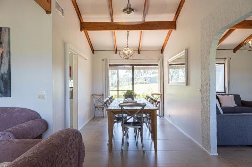 a dining room with a table and chairs at Hunter Gleann Pty Ltd in Pokolbin