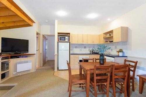 Η κουζίνα ή μικρή κουζίνα στο HAY SHED Chalet, alpine-getaways