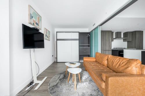 Brand New 1 bedroom 2 beds Condo DT Richmond.