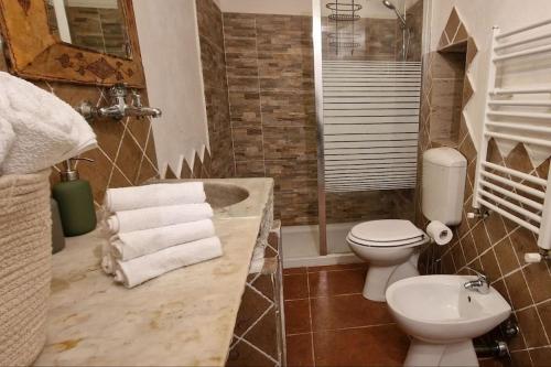 Um banheiro em La casa del fabbro Genova centro
