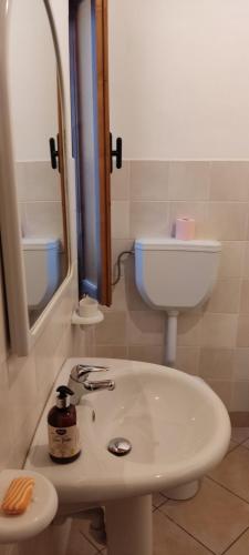 a bathroom with a white sink and a mirror at Ca' Greta - Big apartment close Estoril beach in Sal Rei