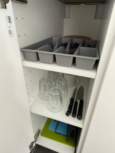 Dapur atau dapur kecil di Estudio Grey by Vulcano Homes