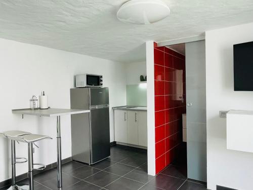 a small kitchen with a refrigerator and a table at Estudio Grey in Tahiche