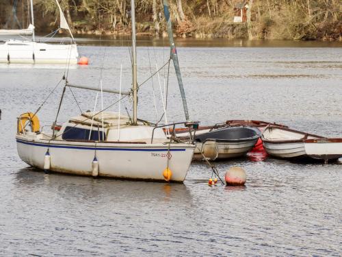 three boats are docked in a body of water at Watersview Lodge in Leek