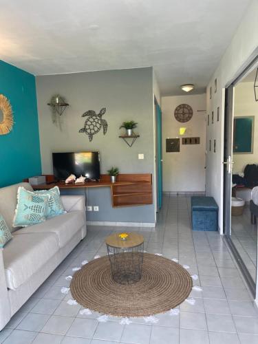 a living room with a couch and a table at Kawann beach in Folle Anse