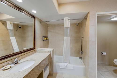 a bathroom with a sink and a shower and a tub at Best Western Plus Big America in Santa Maria