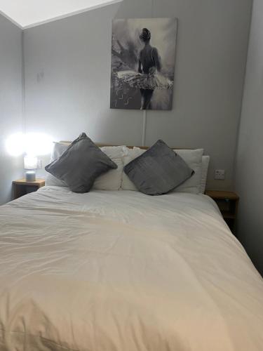 Krevet ili kreveti u jedinici u okviru objekta Stylish 3 Bedroom caravan near the Beach