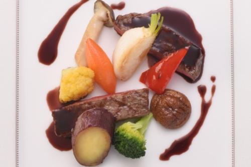 ホテルの敷地内または近くでの食事または食べ物