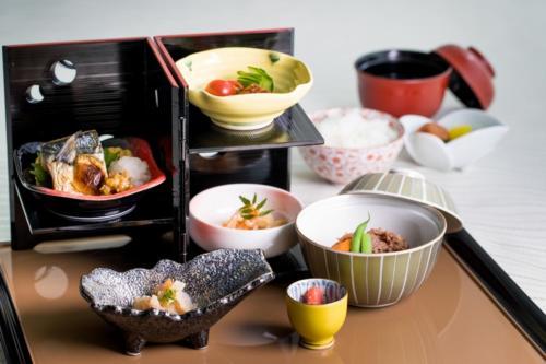 ホテルの敷地内または近くでの食事または食べ物