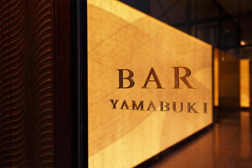 オリーブベイホテルに飾ってある許可証、賞状、看板またはその他の書類