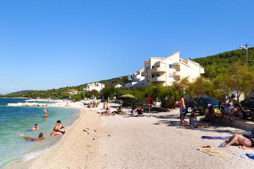 Apartments by the sea Slatine, Ciovo - 10435