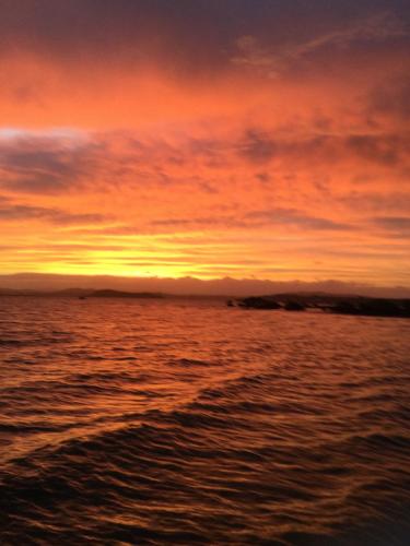 a sunset over the ocean with the sky at Tamaterau Seaview House in Whangarei in Whangarei