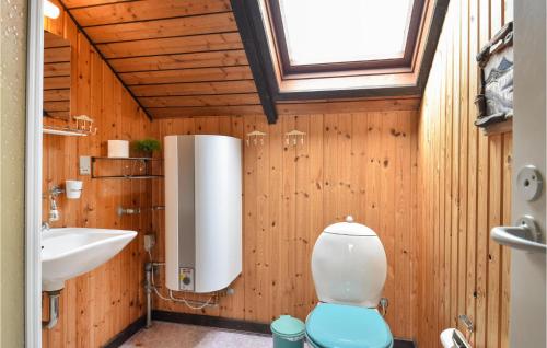 Koupelna v ubytování Nice Home In Skjern With Kitchen