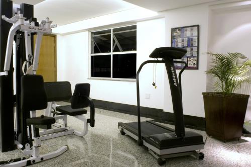 
The fitness center and/or fitness facilities at Líber Hotel Nova Serrana
