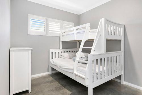 Una cama o camas en una habitación de Tranquil Retreat Busselton