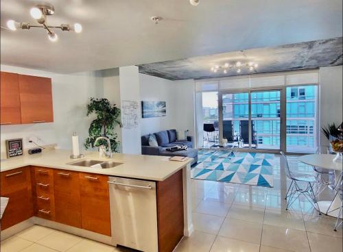 Classy 2BD 2BTH at Midblock with FREE PARKING photo 6