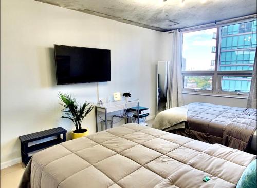 Classy 2BD 2BTH at Midblock with FREE PARKING photo 9