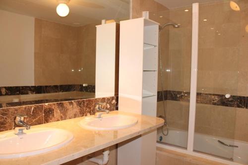 a bathroom with two sinks and a shower at Apartment in Las Palmeras de Calahonda in Mijas Costa
