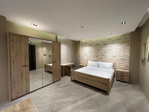 Una cama o camas en una habitación de Choska Residence