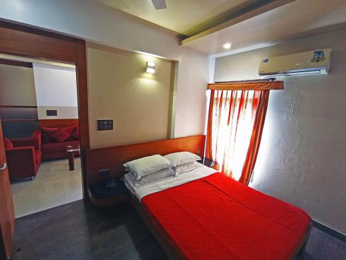 Postel nebo postele na pokoji v ubytování Sanman Deluxe Lodge