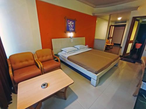 Postel nebo postele na pokoji v ubytování Sanman Deluxe Lodge