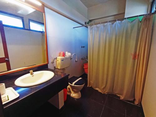 Koupelna v ubytování Sanman Deluxe Lodge