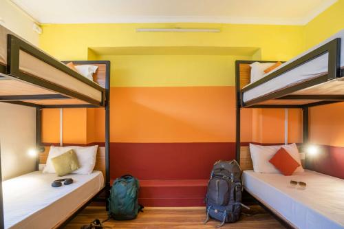 Ein Bett oder Betten in einem Zimmer der Unterkunft Zostel Srinagar