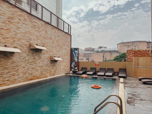 Πισίνα στο ή κοντά στο Hotel De Khuvieng