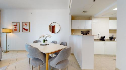 TT48 Unique 2BR, Sea view, Torch Tower