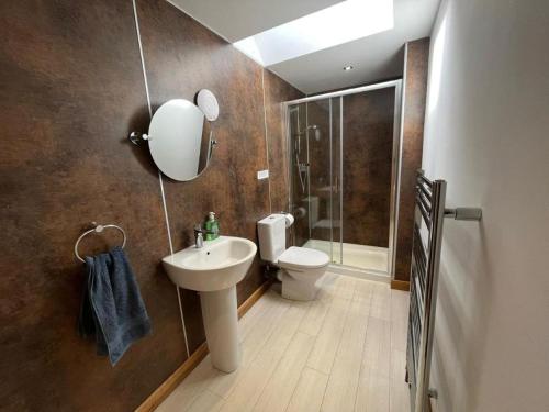 a bathroom with a toilet and a sink and a mirror at Berryhill East Steading - Sleeps 6 - Peterhead - Dog Friendly - Rural Location -Smart TV - Golf Driving Range - EV Point in Peterhead