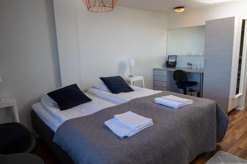 Ένα ή περισσότερα κρεβάτια σε δωμάτιο στο Hotel Lokkilinna